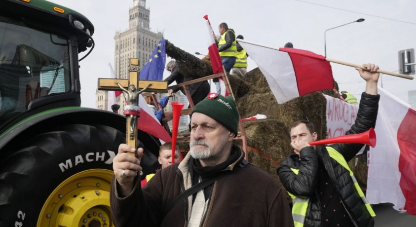 პოლონეთში ფერმერები უკრაინიდან სასოფლო-სამეურნეო პროდუქციის იმპორტს აპროტესტებენ