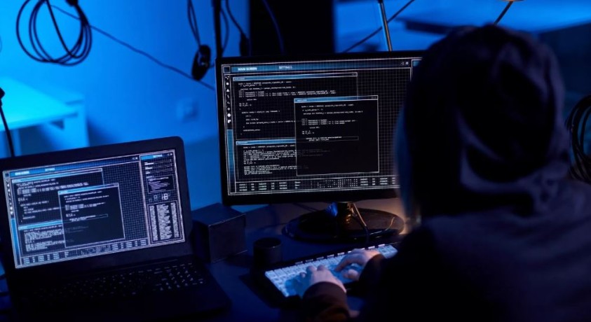 დიდი ბრიტანეთი და აშშ ჩინეთის მთავრობასთან დაახლოებულ ორ პირსა და ერთ კომპანიას სანქციებს დაუწესებენ