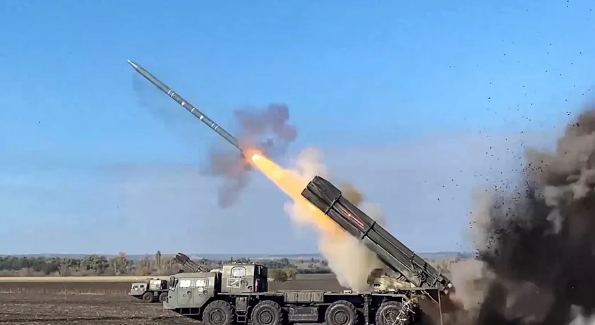 უკრაინელი სამხედროები საბრძოლო მასალის დეფიციტის შესახებ საუბრობენ