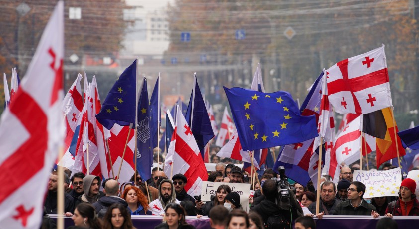 ევროკავშირი მმართველ პარტიას ახსენებს პირობას კანონის „უპირობოდ გაწვევის“ შესახებ