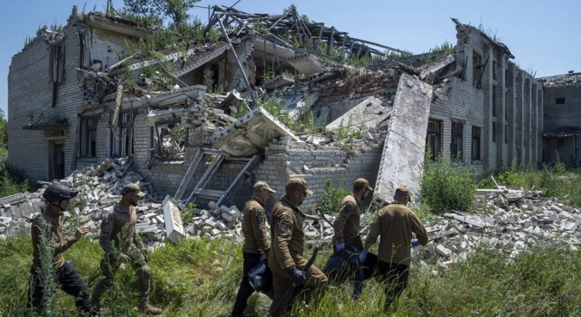 უკრაინელი მოხალისეები, რომლებიც დაღუპულ ჯარისკაცებს ეძებენ