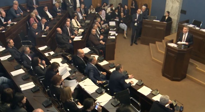 „უცხოური გავლენის გამჭვირვალობის შესახებ“ კანონპროექტის განხილვა  მწვავე კამათის ფონზე მიმდინარეობს