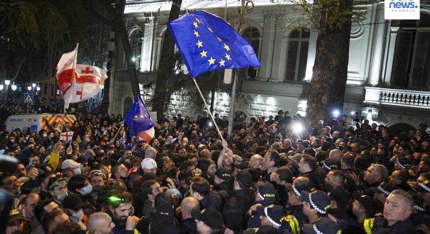 ,,უცხოური გავლენის” შესახებ კანონპროექტის განხილვა მწვავე კამათისა და ფიზიკური დაპირისპირების ფონზე წარიმართა