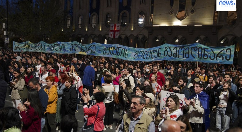 “უცხოური გავლენის” შესახებ კანონპროექტის განხილვა აქციის პარალელურად მიმდინარეობდა
