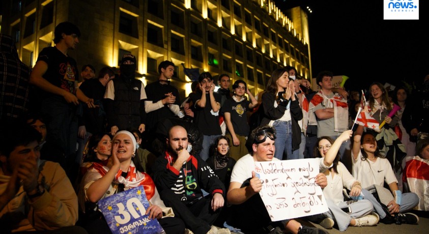 პროტესტი მთავრობის ადმინისტრაციასთან გრძელდება