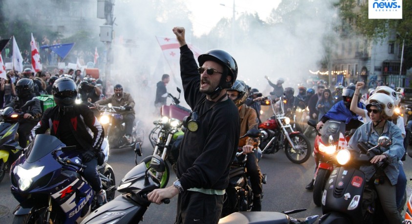 ვის რაში სჭირდება სადავო კანონის მიღება – პოლიტიკოსთა მოსაზრებები