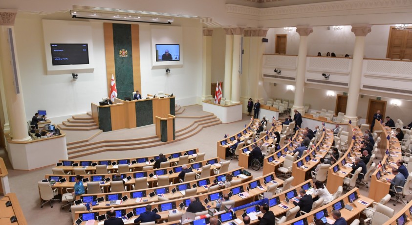 პოლიტიკური შეფასებები სადავო კანონპროექტისა და „ქართული ოცნების” მხარდამჭერი აქციის შესახებ