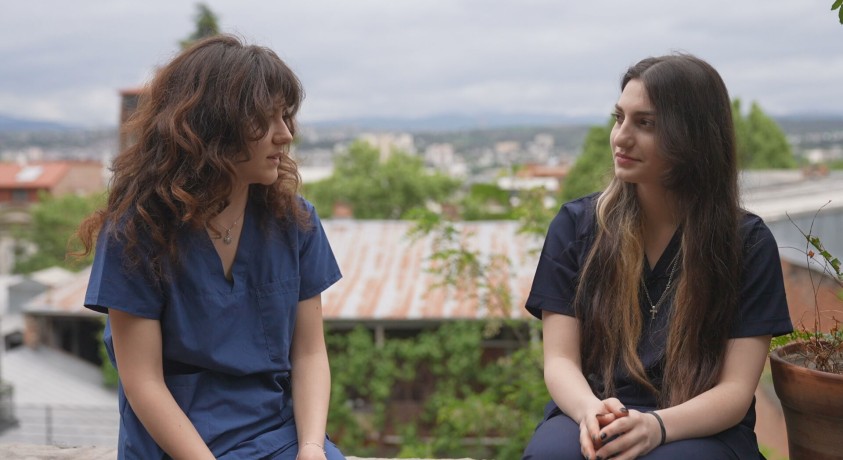 „აღდგომის დღეს ვმუშაობ…“