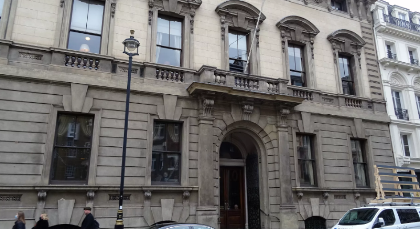 ლონდონის ცნობილ მამაკაცთა თითქმის ორსაუკუნოვან  ელიტურ კლუბში  ქალებს პირველად დართეს გაწევრების ნება