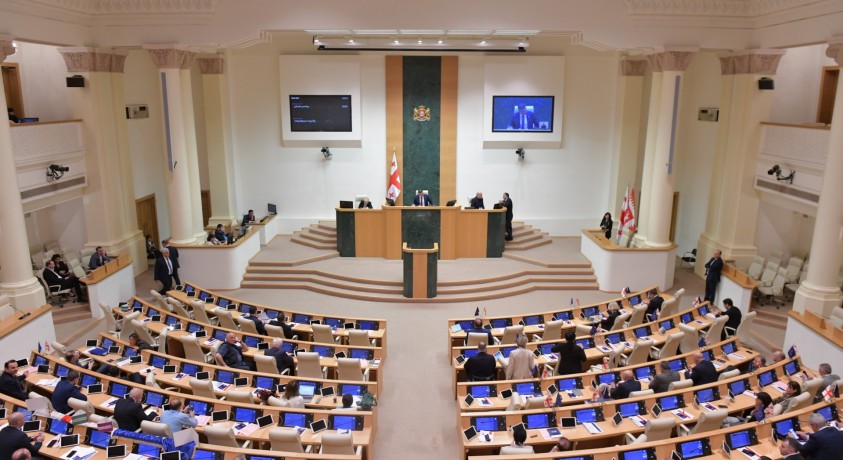 იურიდიულ საკითხთა კომიტეტმა „უცხოური გავლენის გამჭვირვალობის შესახებ“ კანონპროექტს მესამე მოსმენით მხარი დაუჭირა