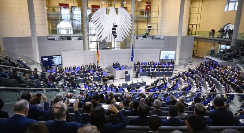 გერმანიის ბუნდესტაგში პოლიტიკოსების წინააღმდეგ ჩადენილი ძალადობის შესახებ მსჯელობენ