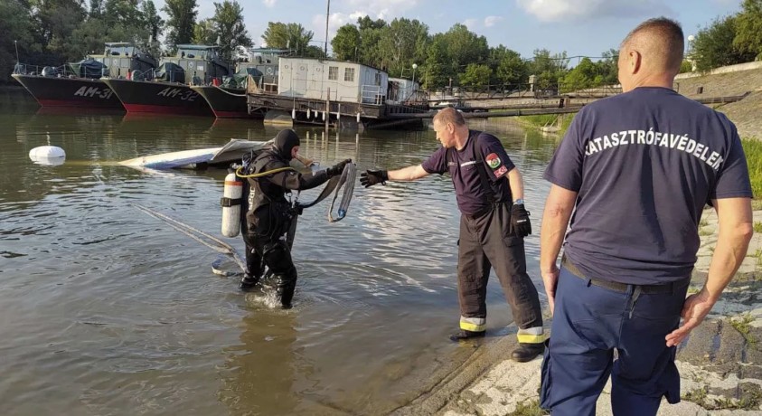 მდინარე დუნაიზე ჩქაროსნული კატარღა მცურავ სასტუმროს შეეჯახა