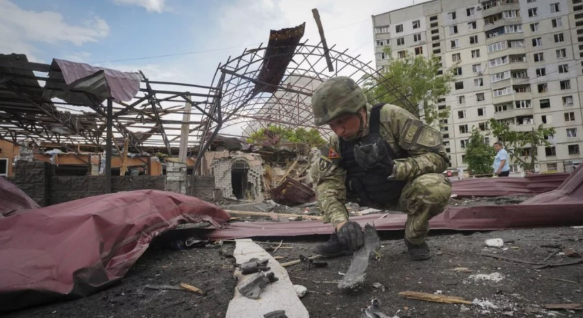 რუსული ძალები განაგრძობენ უკრაინის ქალაქების, სოფლებისა და დასახლებების დაბომბვას