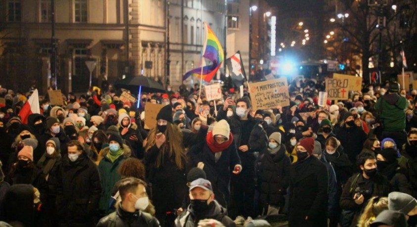 პოლონეთში აბორტის უფლების შეზღუდვის წინააღმდეგ აქციები გრძელდება
