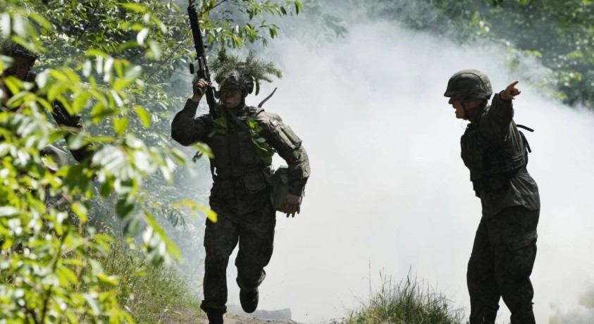 რუსეთიდან მომავალი საფრთხის გამო პოლონეთი არმიის შემადგენლობას ზრდის