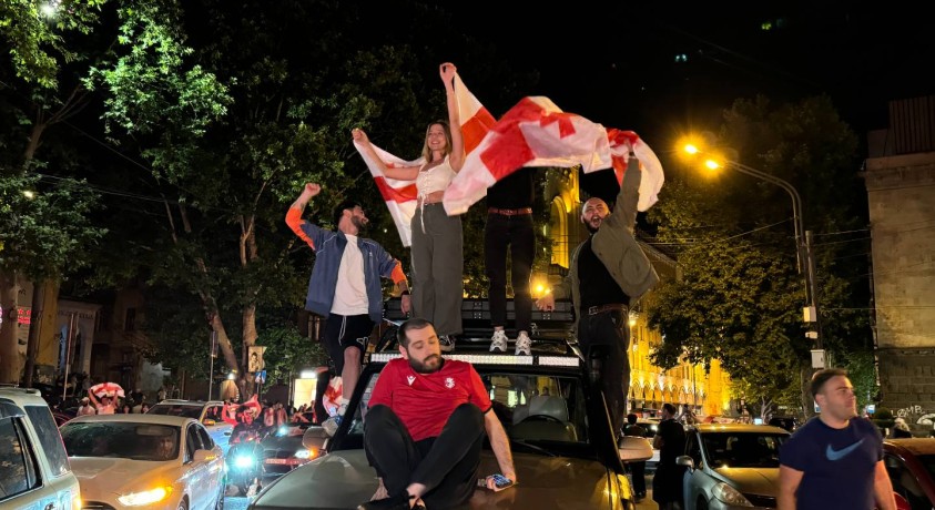 ზეიმი ისტორიული გამარჯვების შემდეგ