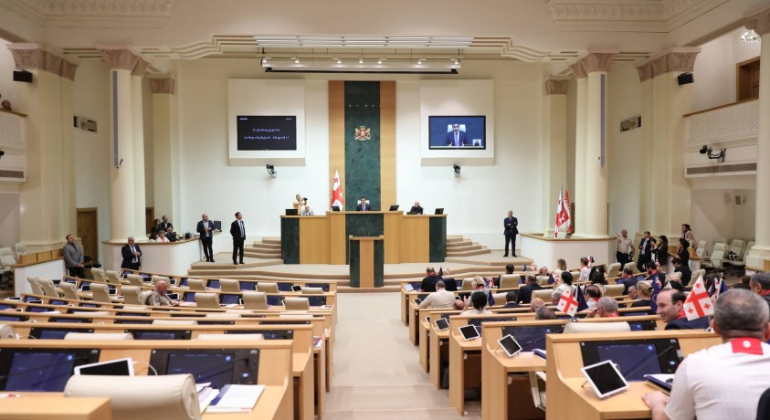 პარლამენტმა „ოჯახურ ღირებულებათა დაცვის შესახებ” საკანონმდებლო პაკეტს პირველი მოსმენით მხარი დაუჭირა