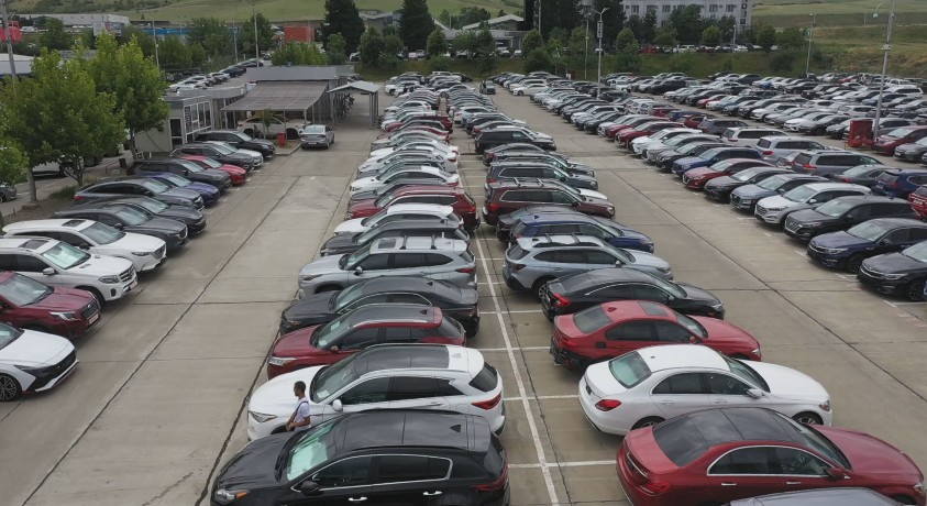 საქართველოში ავტოიმპორტი შემცირდა, ავტომობილები კი გაიაფდა