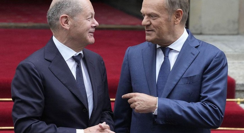 გერმანიის კანცლერი ორმხრივი მოლაპარაკებების გასამართად პოლონეთში ჩავიდა