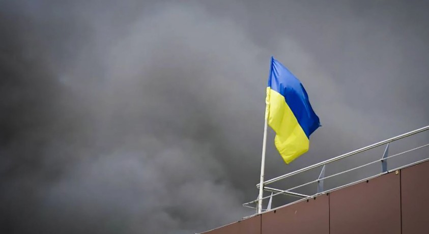 რუსული ძალები განაგრძობენ უკრაინის ქალაქებისა და დასახლებების დაბომბვას