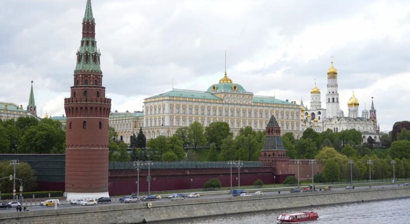 რუსეთში სენატორებსა და დეპუტატებს უცხოეთში ნებართვის გარეშე მოგზაურობა აეკრძალებათ