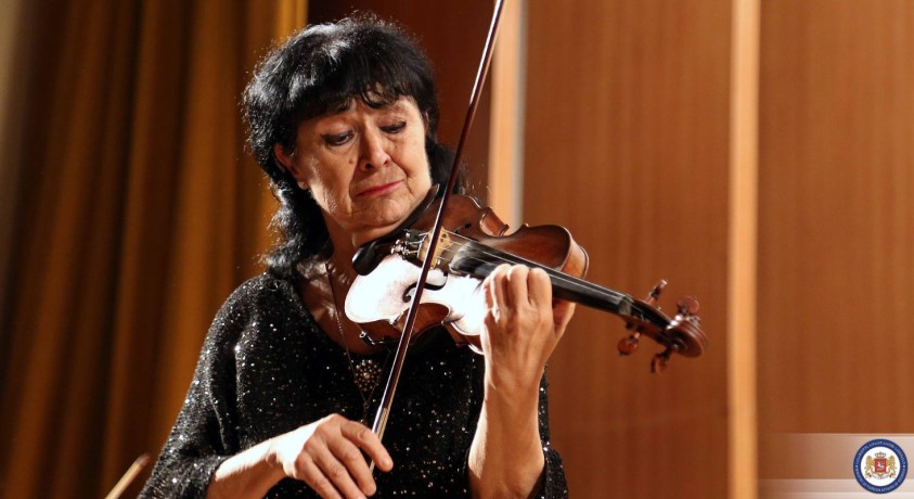 გარდაიცვალა ლიანა ისაკაძე