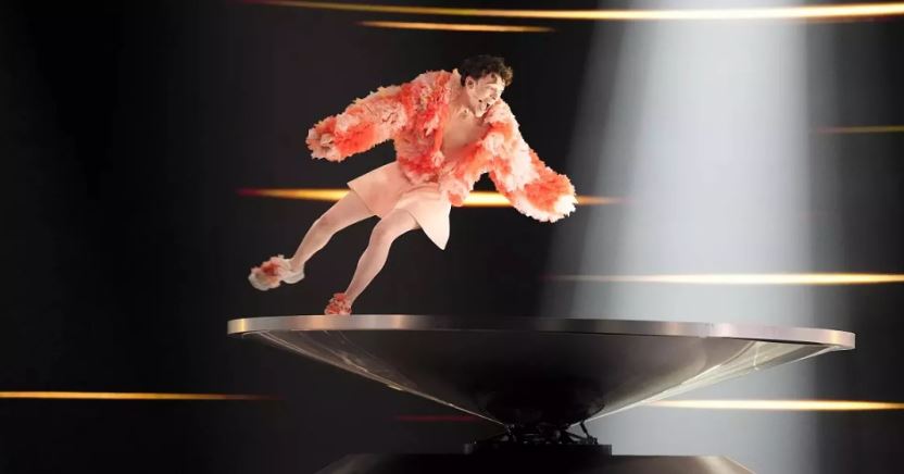 შვეიცარიელი კონსერვატორები „ევროვიზიას“ პროპაგანდას უწოდებენ და მის ჩატარებაზე რეფერენდუმს ითხოვენ