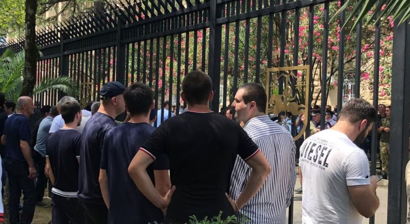 პოლიტიკური ოკუპაციის მორიგი რაუნდი – აფხაზეთში კვლავ ვნებათაღელვაა