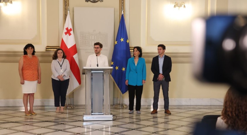 იუსტიციის საბჭოს წევრის შესარჩევი კომისიის შეფასებით, სასამართლო პრეზიდენტის უფლებამოსილებაში შეიჭრა