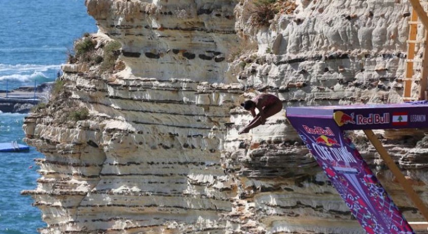 ექსტრემალი სპორტსმენების შეჯიბრი კლდიდან დაშვებაში