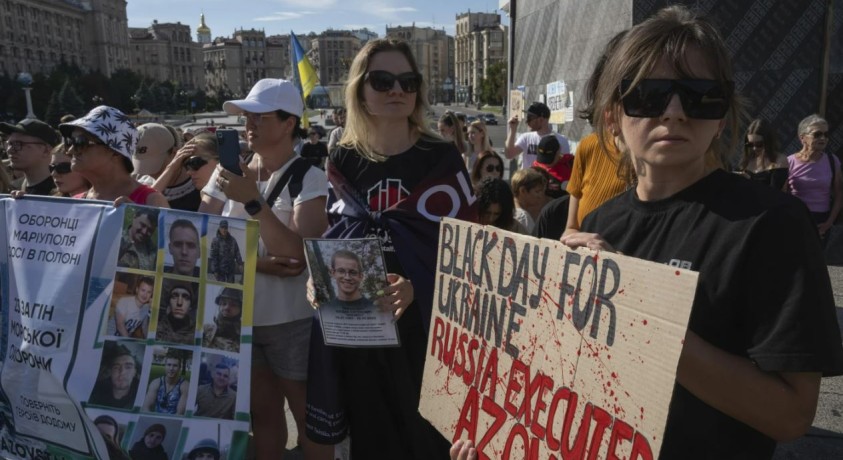 კიევში რამდენიმე ათასმა ჯარისკაცმა ოლენივკის ციხის ყაზარმებში დაღუპულებს პატივი მიაგეს