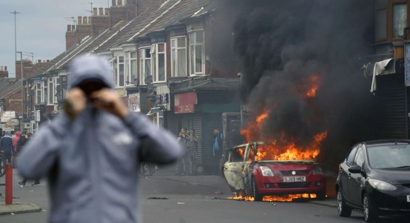 ულტრამემარჯვენეთა პროტესტი დიდ ბრიტანეთში – 150-მდე დაკავებული და ათობით დაშავებული
