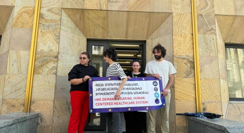 „მინდა ვიცოცხლო” – ამ გზავნილით მოქალაქეები მთავრობის ადმინისტრაციასთან შეიკრიბნენ