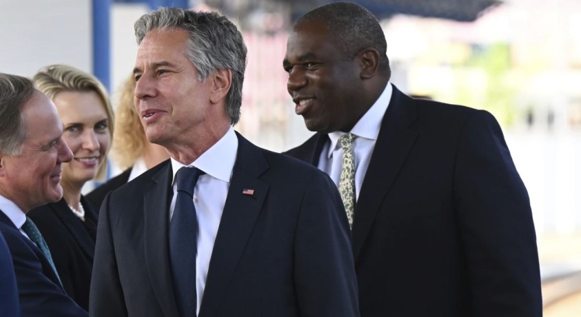 აშშ-ის სახელმწიფო მდივანი და ბრიტანეთის საგარეო საქმეთა მინისტრი კიევში იმყოფებიან