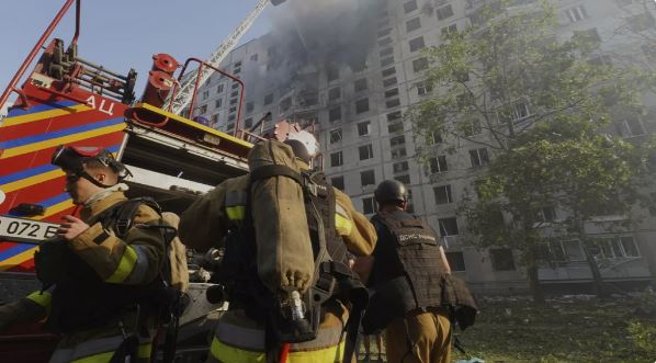 რუსეთმა ხარკივში საცხოვრებელ კორპუსზე საჰაერო იერიში მიიტანა