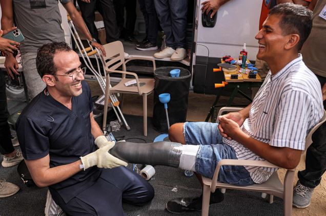 ღაზაში ის პირები, რომლებსაც კიდურების ამპუტაცია ჩაუტარდათ, პროთეზებს მიიღებენ