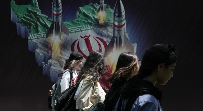 ქალების ცხოვრება ირანში, „რეჟიმის ტყვეობაში”