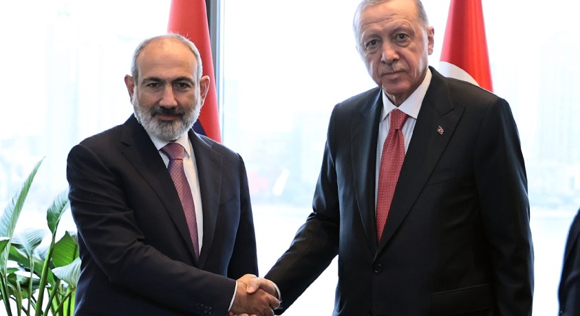 თურქეთის პრეზიდენტი სომხეთის პრემიერ-მინისტრს შეხვდა
