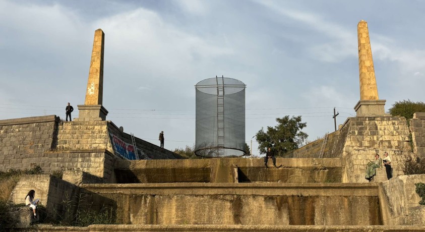 „მემკვიდრეობის ტრანსფორმაცია: ნისლის დამჭერი ობელისკი“