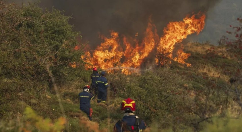 მესამე დღეა, კორინთიის რეგიონში ტყის ხანძარი მძვინვარებს