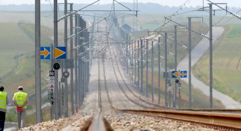მატარებელს, რომელსაც ევროპარლამენტარები სტრასბურგიდან ბრიუსელში გადაჰყავდა, კვამლი გაუჩნდა
