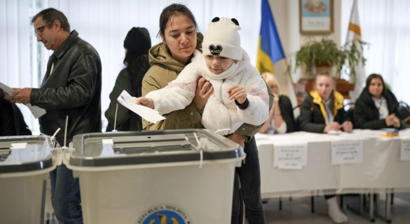 მოლდოვაში მიმდინარეობს საპრეზიდენტო არჩევნები და რეფერენდუმი