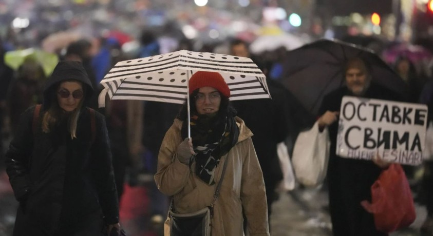 სერბეთში ალექსანდრ ვუჩიჩის მთავრობის გადადგომას ითხოვენ