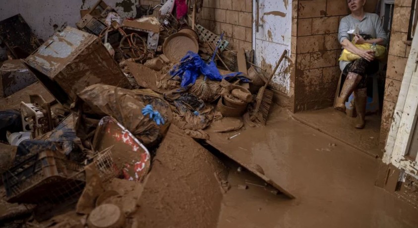 ესპანეთში წყალდიდობით გამოწვეული ანტისანიტარიას ებრძვიან