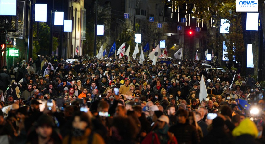 თსუს მიმდებარე ტერიტორიაზე პროტესტი გრძელდება – დემონსტრანტები კვლავ ღამეს ათენებენ
