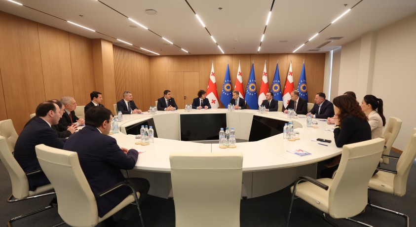 “ქართული ოცნების” პოლიტსაბჭოს სხდომაზე მთავრობის ახალ შემადგენლობაზე იმსჯელეს