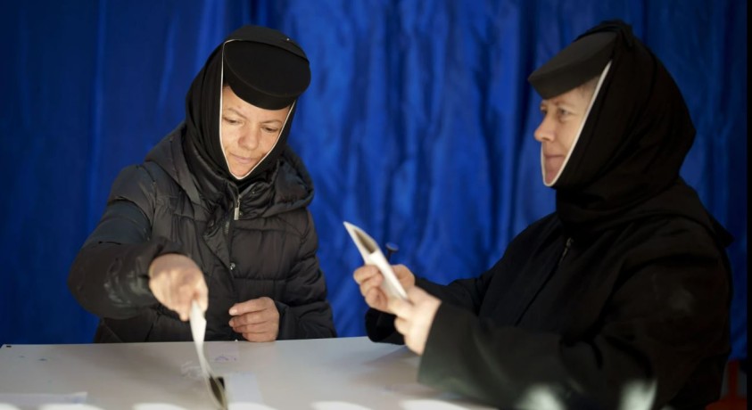 რუმინეთში საპრეზიდენტო არჩევნების პირველი ტური ჩატარდა