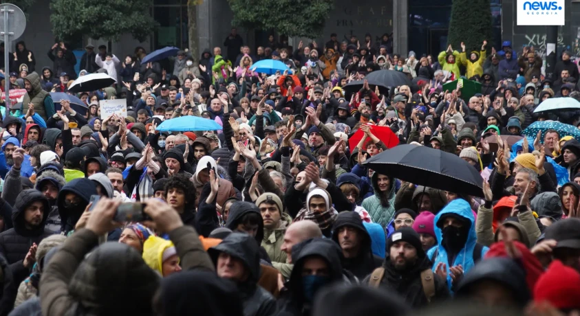 ხალხი ისევ აპროტესტებს