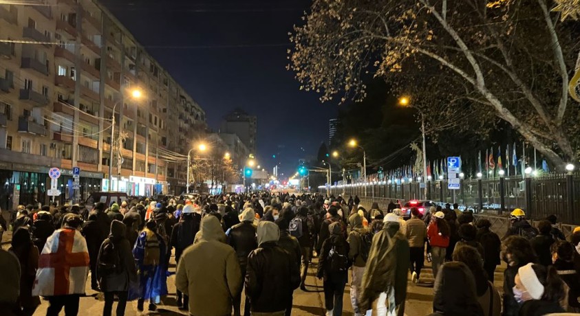 პროტესტის მეექვსე ღამე