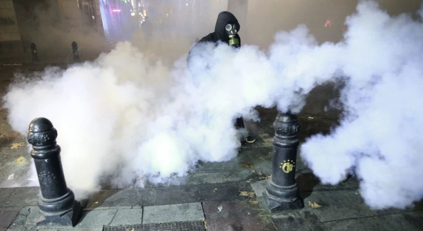 3 დეკემბრის საპროტესტო აქციაზე დაშავებული 15 დემონსტრანტი სამედიცინო დაწესებულებებში გადაიყვანეს